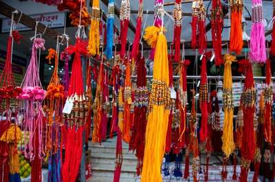 Raksha Bandhan 2023: Comparing the Traditional and Contemporary Rakhis; Find Which One is Better