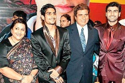 Prateik bonds with the Babbars