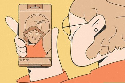 How to Deal with Social Media Jealousy in a Healthy & Balanced Way