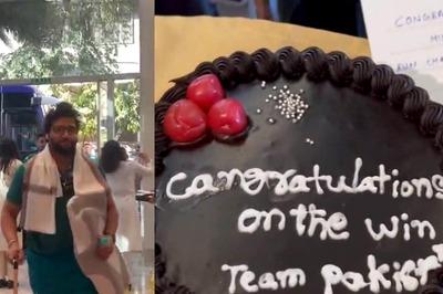 WATCH: Pakistan Team Cuts Cake in Flight, Receives Warm Reception at Ahmedabad Hotel Ahead of India Clash
