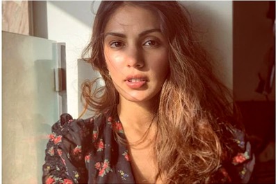 Rhea Chakraborty Pens Emotional Note on Pandemic: Fills My Heart to See We are Standing Together