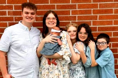 This 24-year-old Woman, A Mother Of Four Children, Has A 16-year-old Daughter