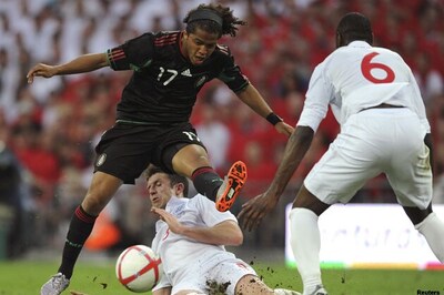 Man Utd lose Carrick for 3 weeks, Rio returns