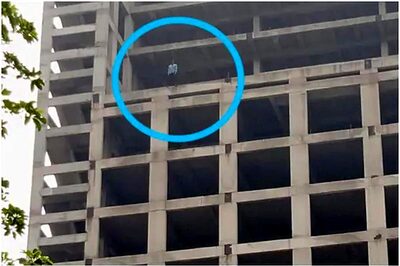 Man Threatens to Jump From Greater Noida Building After Fight With Girlfriend