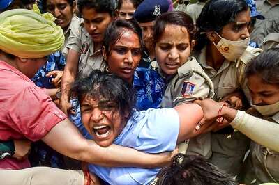 'Grossly Wrong': Opposition Slams Delhi Police for 'Shamefully Manhandling' Protesting Wrestlers