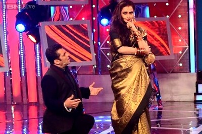 She makes heart signs at reporters. Giggles like a teenager. Blows kisses. 12 times Rekha proved she deserves to be the diva she is known as