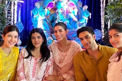 Khushi Kapoor Celebrates Ganesh Chaturthi With Rumored BF Vedang Raina, Poses With BFFs Anjini Dhawan, Shanaya Kapoor