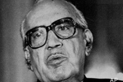Ex-Pak prez Ghulam Ishaq Khan dead