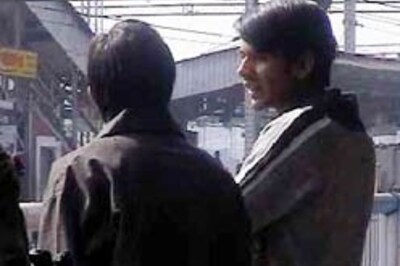 Sampark Kranti Express derails in Bihar