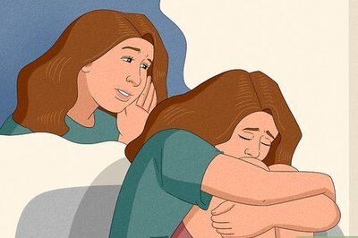 Why You Think Nobody Likes You (with Expert Insight)