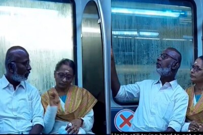 Elderly Couple's Attempt to Get Perfect Selfie in Metro Will Bring a Smile on Your Face