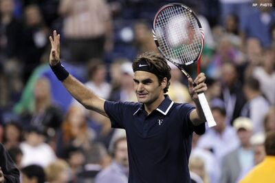 US Open: Federer beats Soderling, enters semis