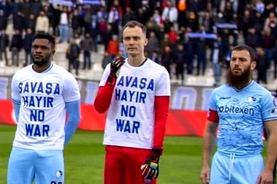 Turkish Footballer Refuses to Wear Ukraine “No-War” T-Shirt, Points to Apathy Towards Middle East