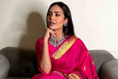 Esha Gupta Picks Stunning Pink Saree from Her Mom’s Collection, Sends Diwali Wishes; See Pics