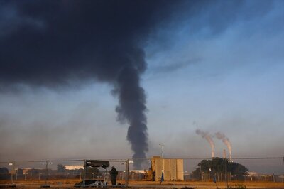 Israeli Troops Mass Along Gaza Border Amid Rocket Fire and Air Strikes
