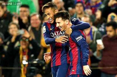 Neymar attributes good form to friend Lionel Messi