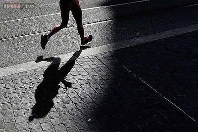 Focus on a target to walk faster: Study