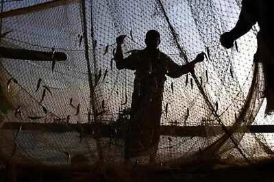 Indian fishermen released by Pakistan reach India