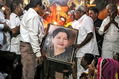 Sabarimala Offers Free Meals to Pilgrims to Wish For Jayalalithaa's Recovery