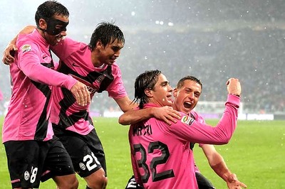 In-form Juventus look to extend lead over Milan