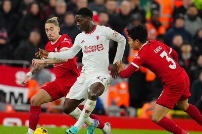 Premier League: Manchester United Hold Liverpool to Goalless Draw at Anfield