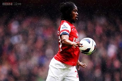 Gervinho, Chamakh 'set to leave' Arsenal, says Arsene Wenger