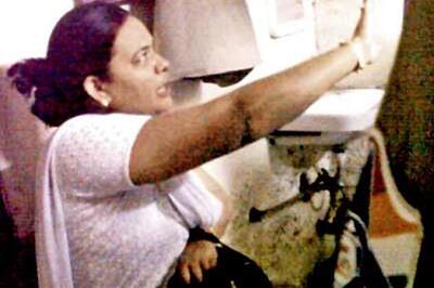 Drunk woman ticket collector abuses commuters