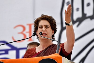 Congress, BJP Clash Over Priyanka Gandhi's 'Misleading' Tweet; Agra DM Serves Her Notice