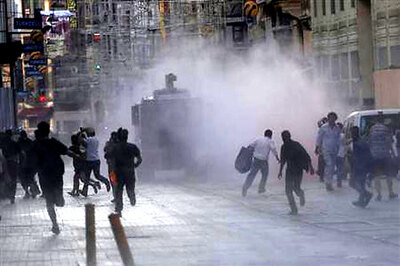 Turkish police fire water cannon to prevent park protest
