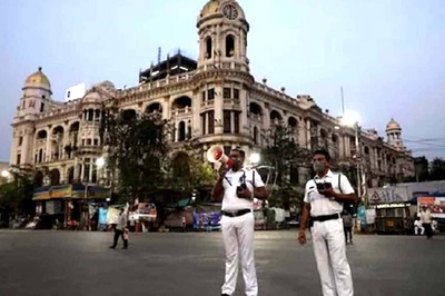 Durga Puja: Kolkata Traffic Police to Surround Markets With Bamboo Barricades