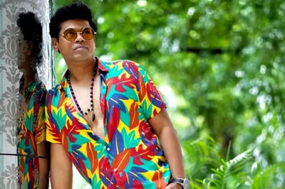 Actor Siddharth Jadhav's New Look In Multi-Coloured Print Shirt Is A Hit Among Fans