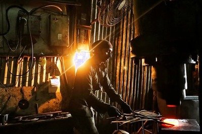 Indian Manufacturing Growth Cools in June on Weak Demand