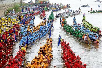 Cambodia Celebrates Water Festival With Boat Races