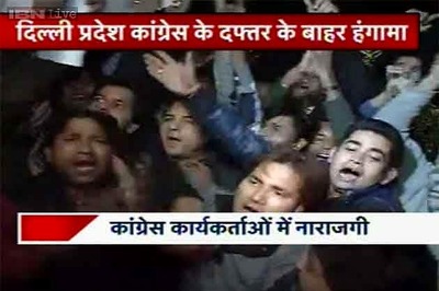 Delhi: Congress workers protest over support to AAP