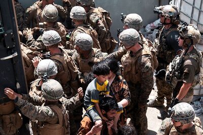 US Strikes Islamic State Target in Afghanistan, Pushes Airlift into Final Stage