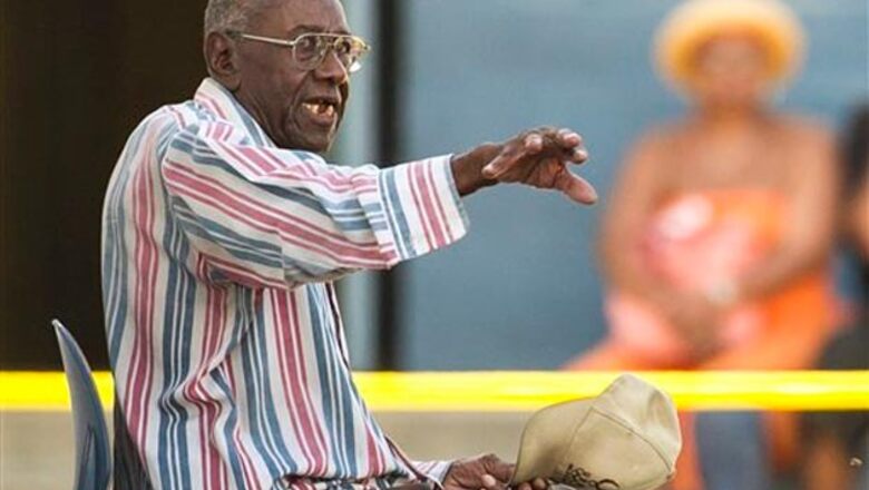 US: 100-year-old driver hits 11 near LA school