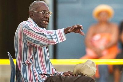 US: 100-year-old driver hits 11 near LA school