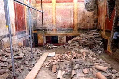 2000-year-old Paintings Depicting Greek Deities Discovered In Pompeii