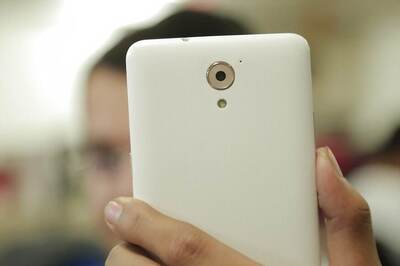 UP Women Constables Take Selfies With Gangrape Survivor