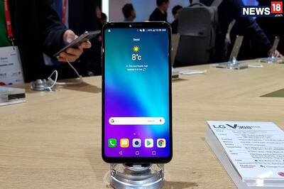 LG V30S ThinQ First Look Video at MWC 2018: LG's AI-Power in an Appealing Shell