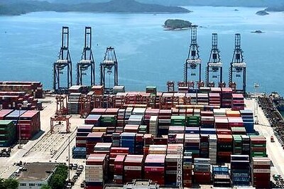 China August Exports Rise 9.5% Y/y, Beat Forecasts; Imports Down 2.1%