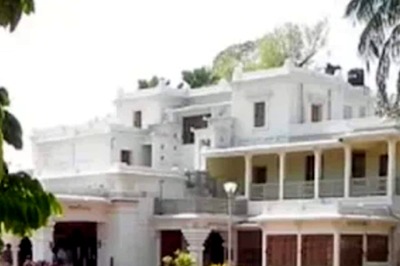 JNUSU President Aishe Ghosh Extends Support to Agitating Visva Bharati Students