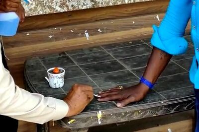 People Buying Alcohol Get Marked With Ink on Finger in MP District for Tracing & Social Distancing