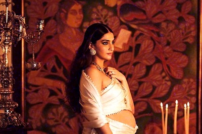 Mom-to-Be Sonam Kapoor Looks Like a Painting in This Latest Photo Shoot, Flaunts Baby Bump