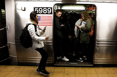'Stay Home if You Can': Virus-wary New Yorkers to Face Commuting Nightmare After Lockdown Relaxation
