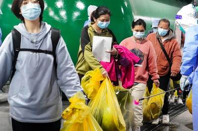 Shanghai Cautiously Eases Lockdown Despite Rise in Covid-19 Deaths