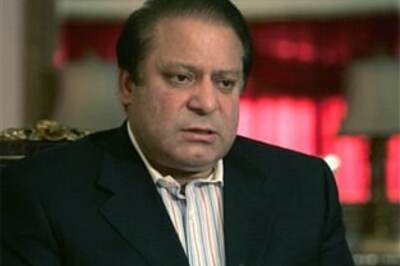 Zardari returns to Pak, convenes emergency meet