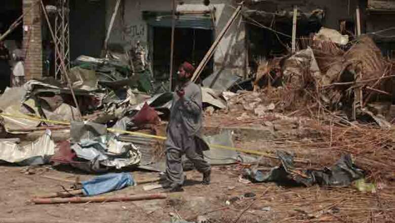 Pakistan: 9 killed in minibus blast in Peshawar