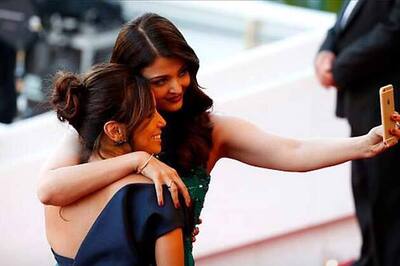 Photo of the day: Aishwarya Rai Bachchan defies selfie ban, poses with Eva Longoria at Cannes Film Festival