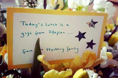 Stephen Hawking Pays For Grand Meal for Homeless in Final Act of Kindness